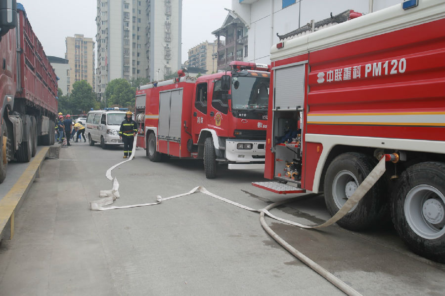 消防車到達(dá)現(xiàn)場(chǎng)1.jpg